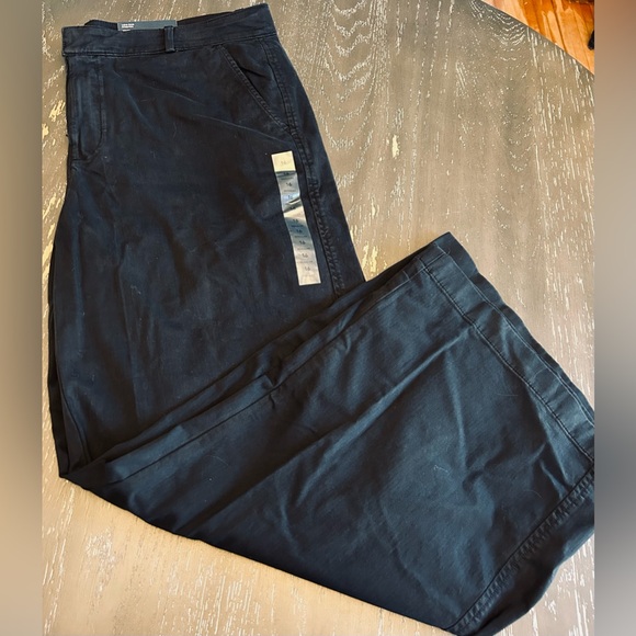 American Eagle stretch low-rise wide-leg khakis in black.Size 16. NWT - Picture 2 of 11